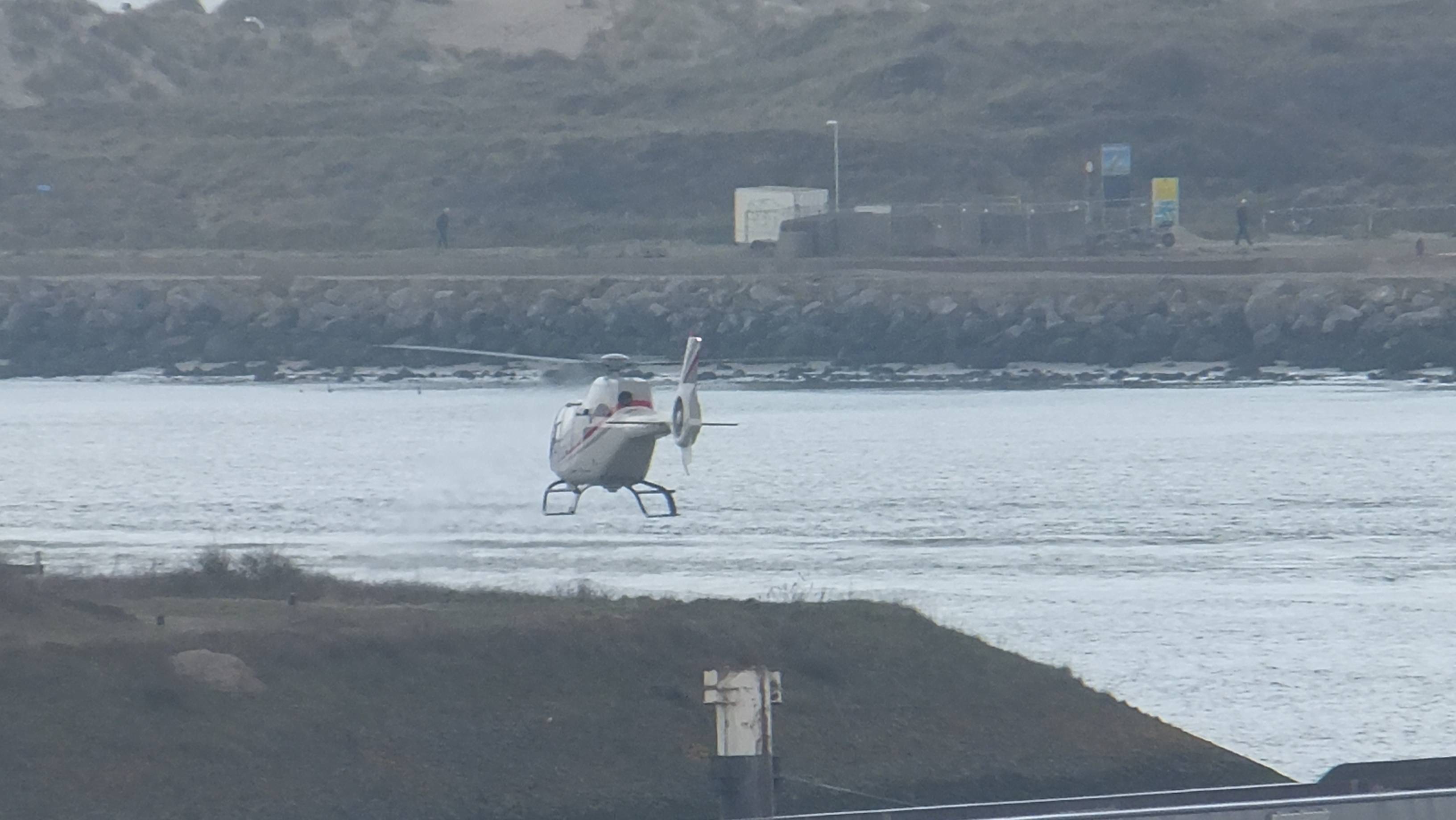 Helicopter op forteiland IJmuiden 
